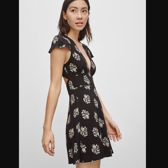 Aritzia Dresses & Skirts - Aritzia Sunday Best Rand Cutout Dress